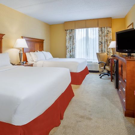 Holiday Inn Express & Suites Bloomington By Ihg Exterior foto