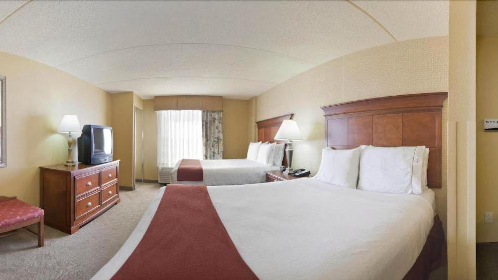 Holiday Inn Express & Suites Bloomington By Ihg Exterior foto