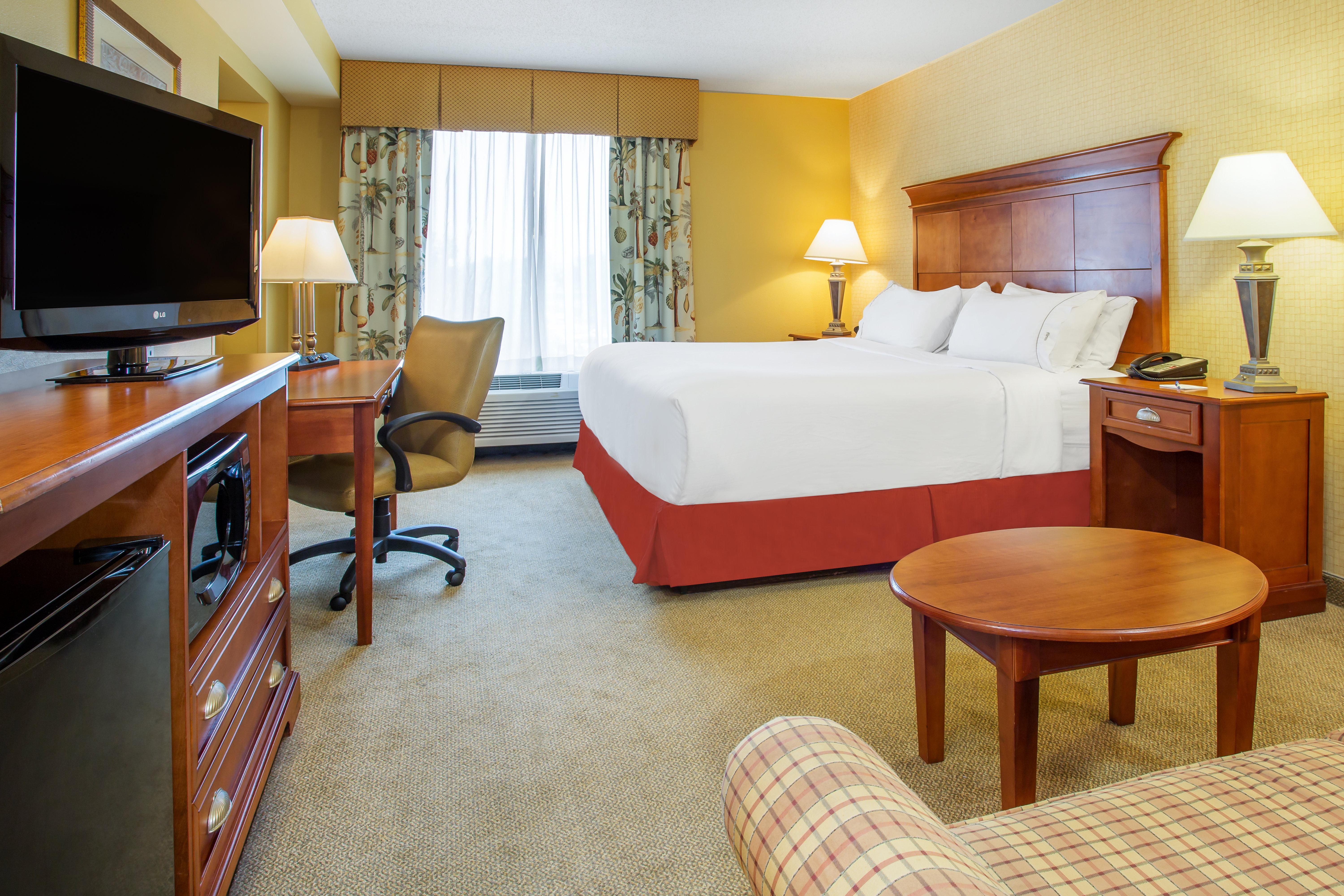 Holiday Inn Express & Suites Bloomington By Ihg Exterior foto