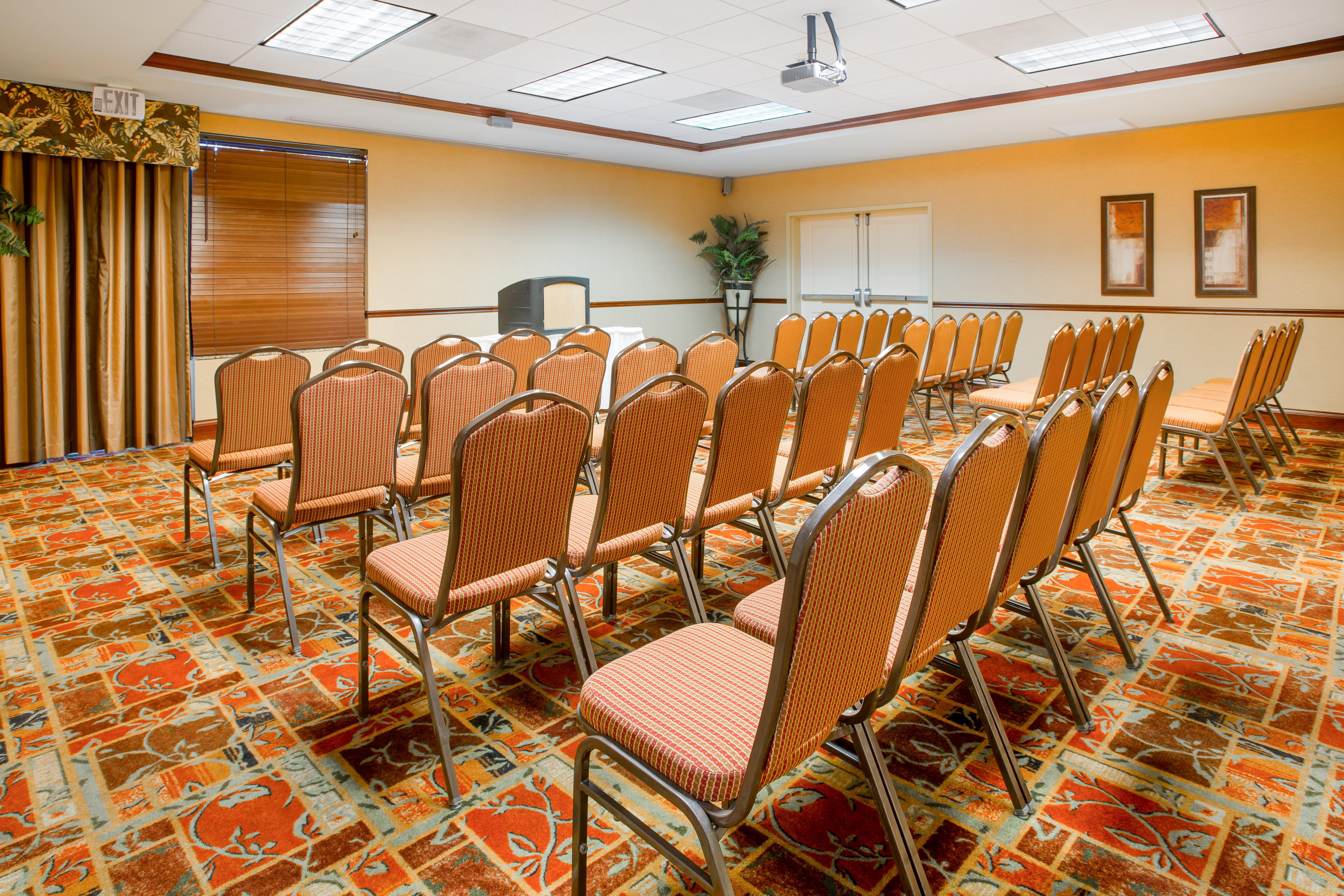 Holiday Inn Express & Suites Bloomington By Ihg Exterior foto