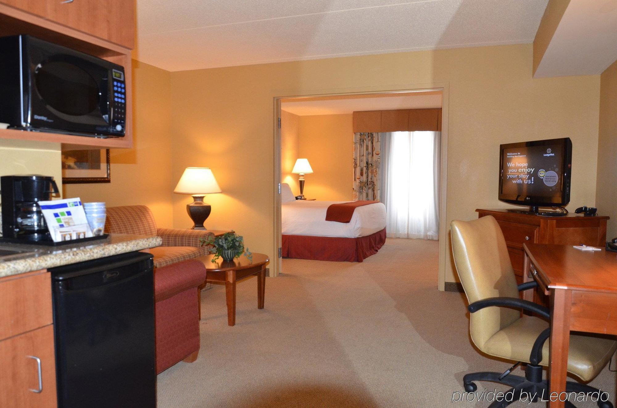 Holiday Inn Express & Suites Bloomington, An Ihg Hotel Cameră foto