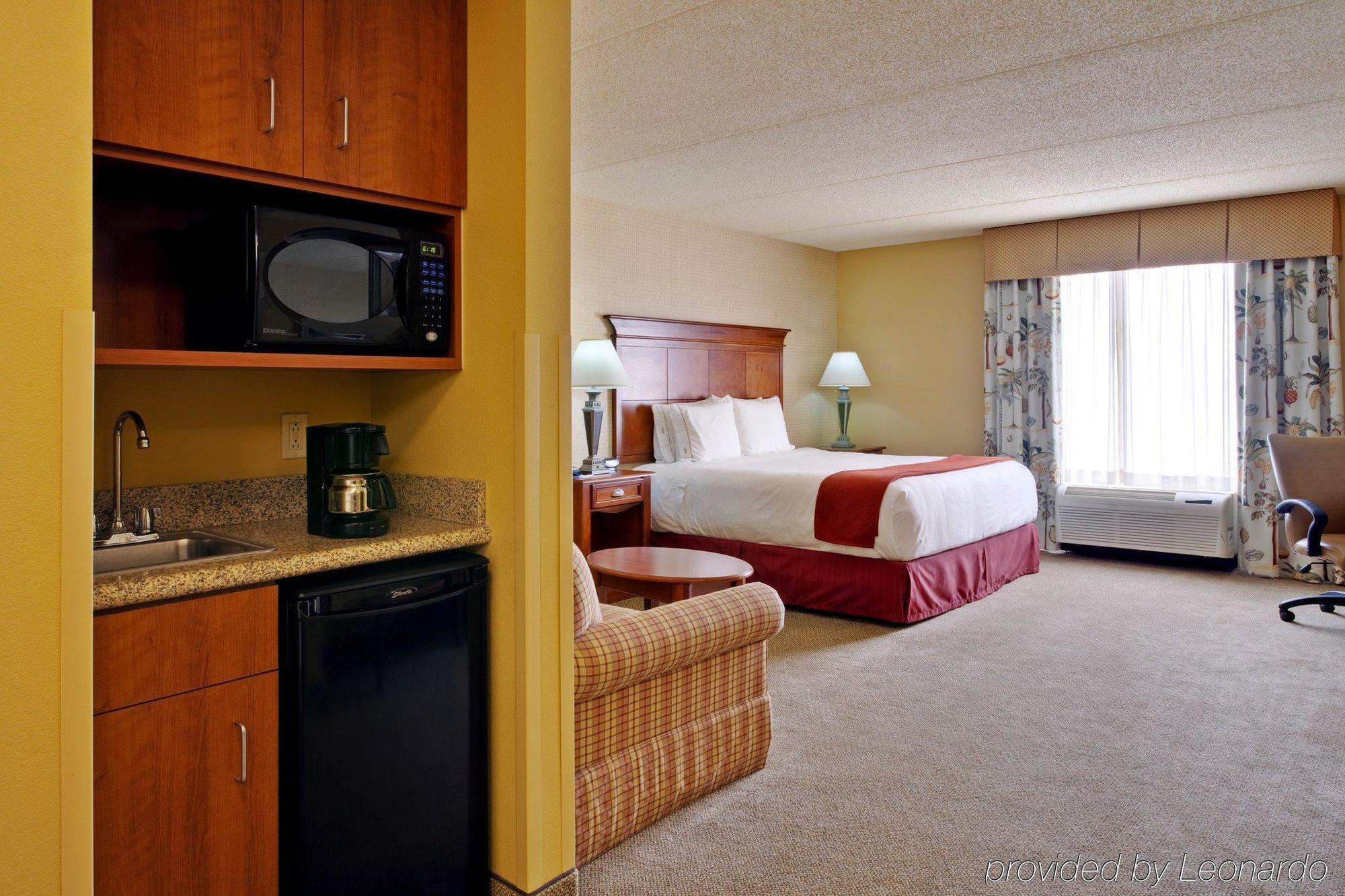 Holiday Inn Express & Suites Bloomington By Ihg Cameră foto