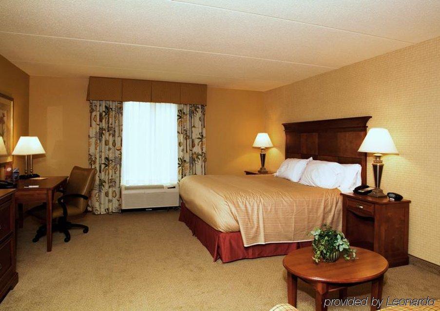 Holiday Inn Express & Suites Bloomington By Ihg Exterior foto