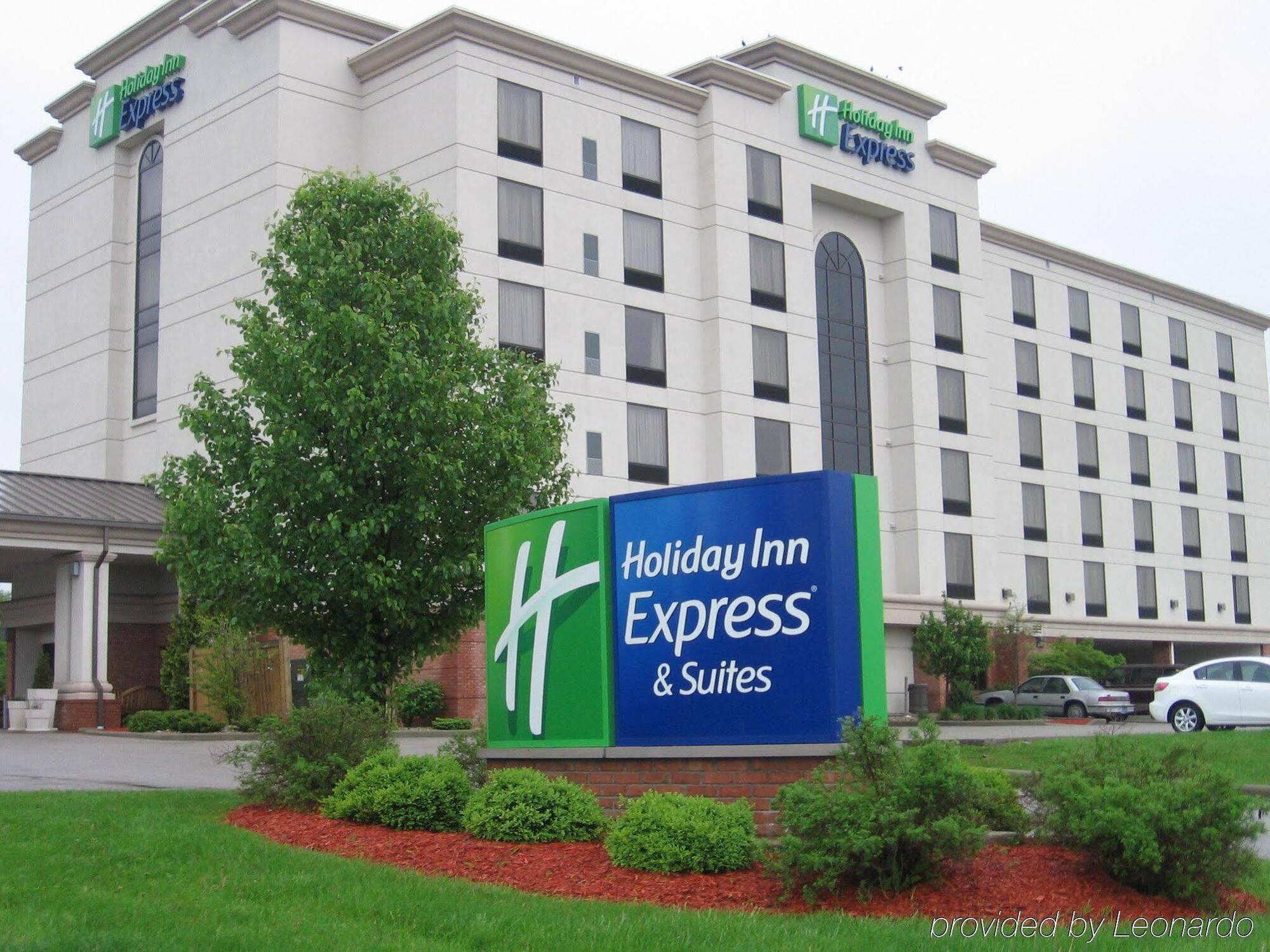 Holiday Inn Express & Suites Bloomington By Ihg Exterior foto