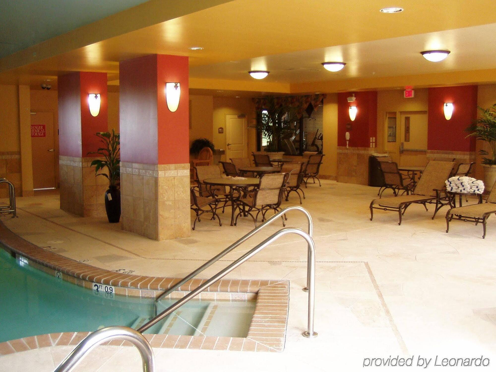 Holiday Inn Express & Suites Bloomington By Ihg Exterior foto