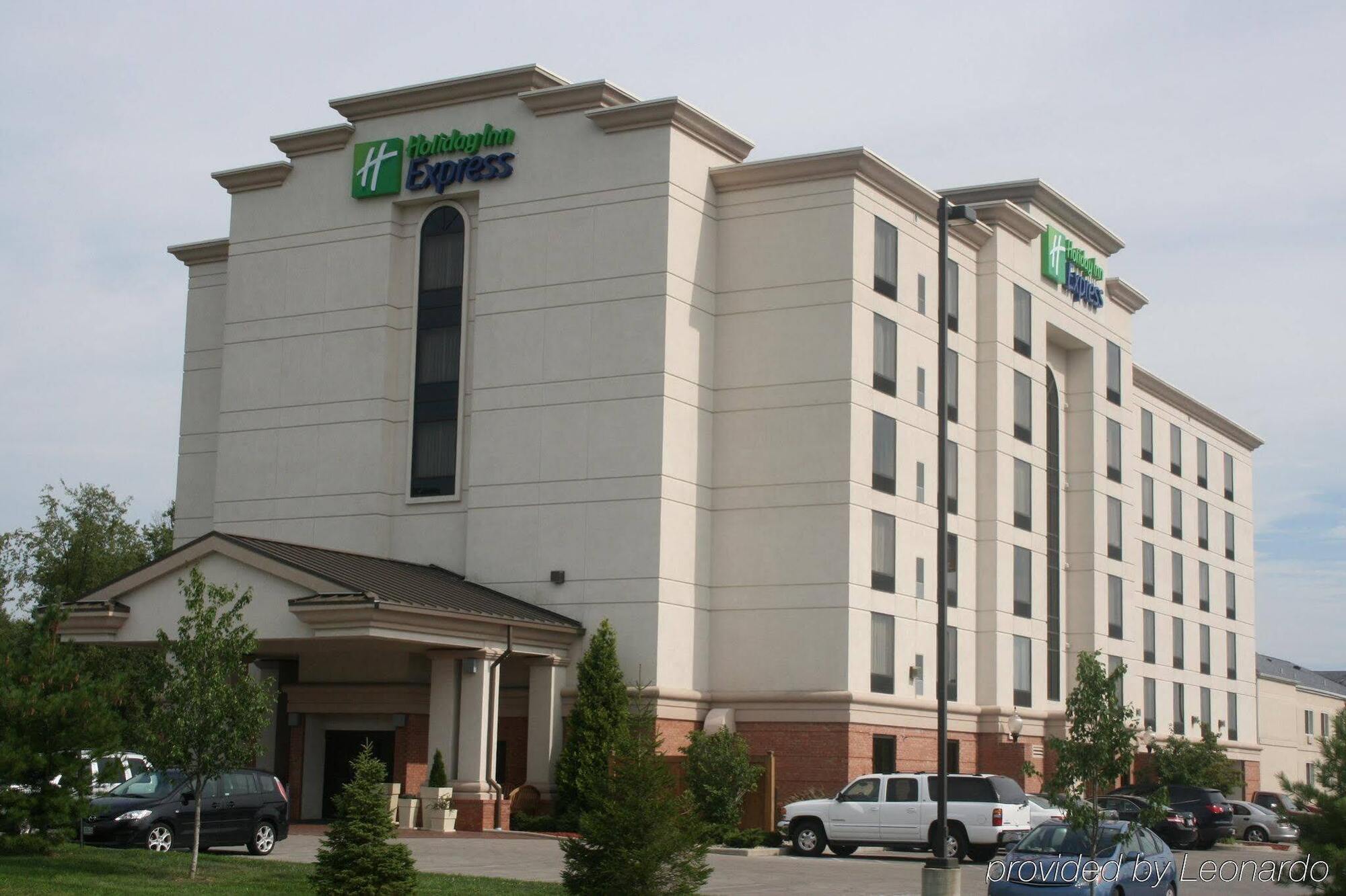 Holiday Inn Express & Suites Bloomington By Ihg Exterior foto