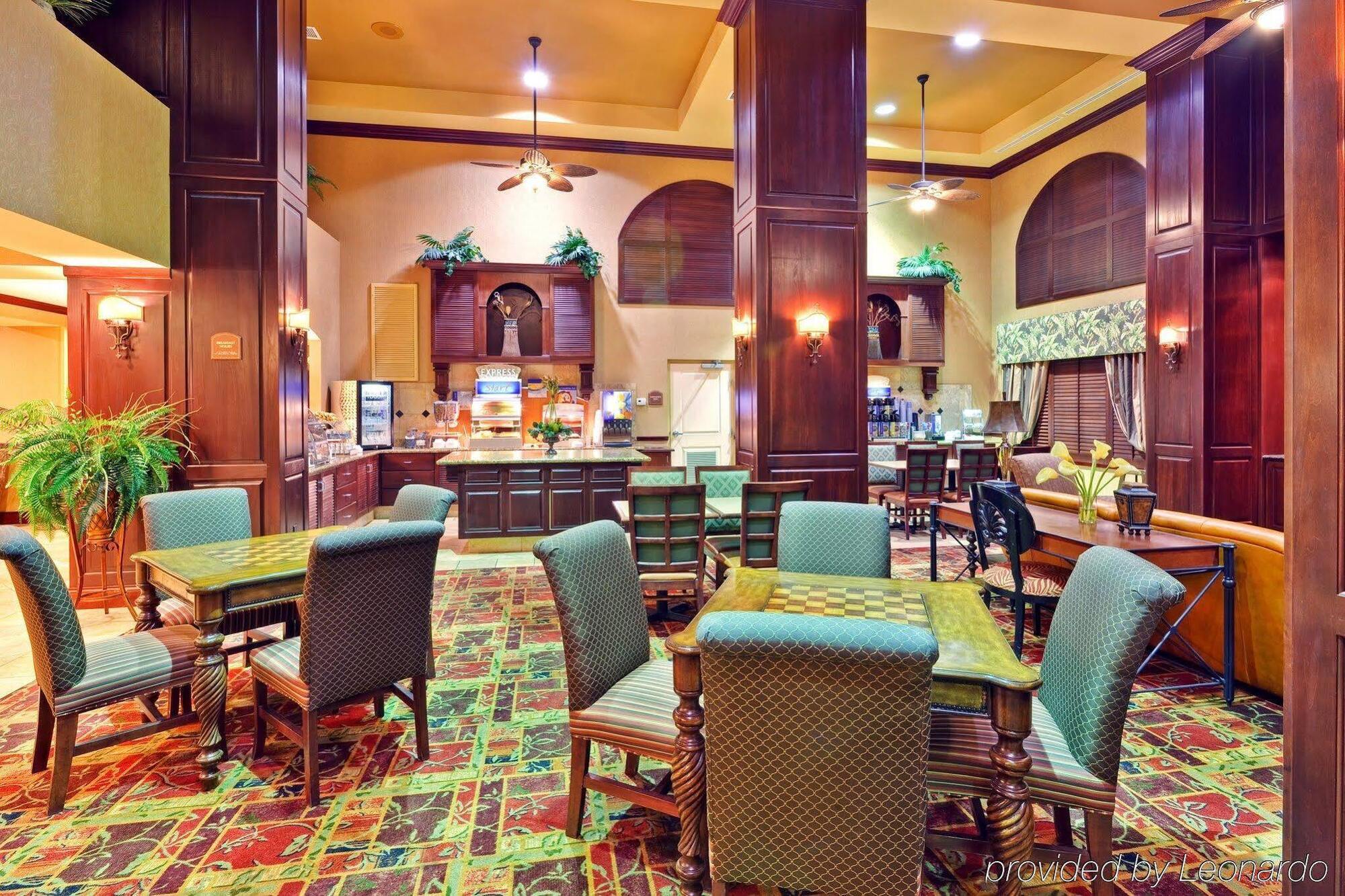Holiday Inn Express & Suites Bloomington By Ihg Exterior foto