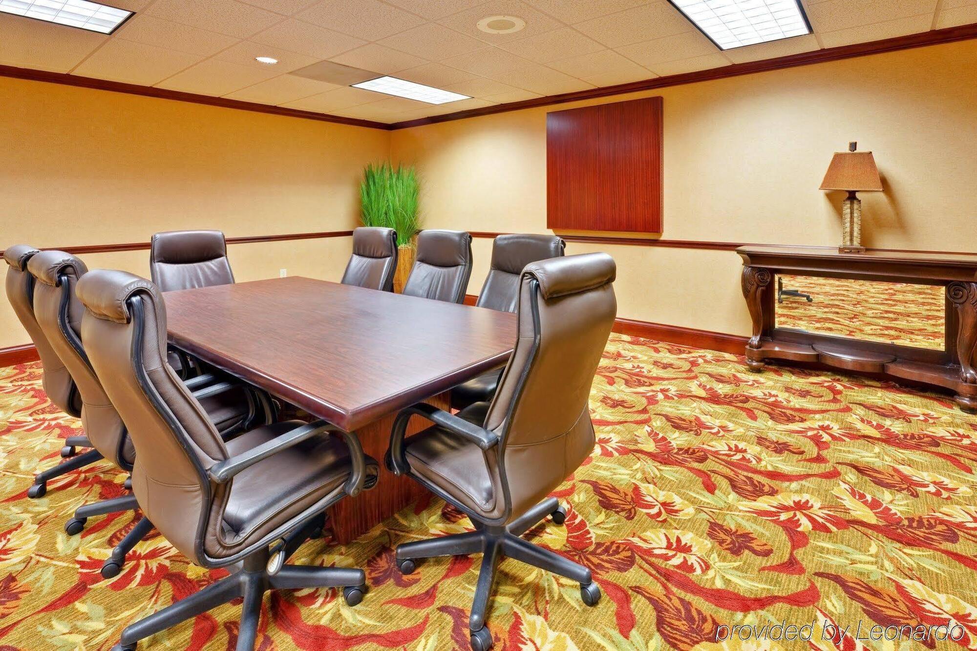 Holiday Inn Express & Suites Bloomington By Ihg Exterior foto